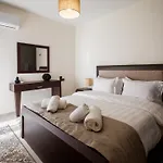 Meteora Skyline By Meteora Residencies * 卡兰巴卡